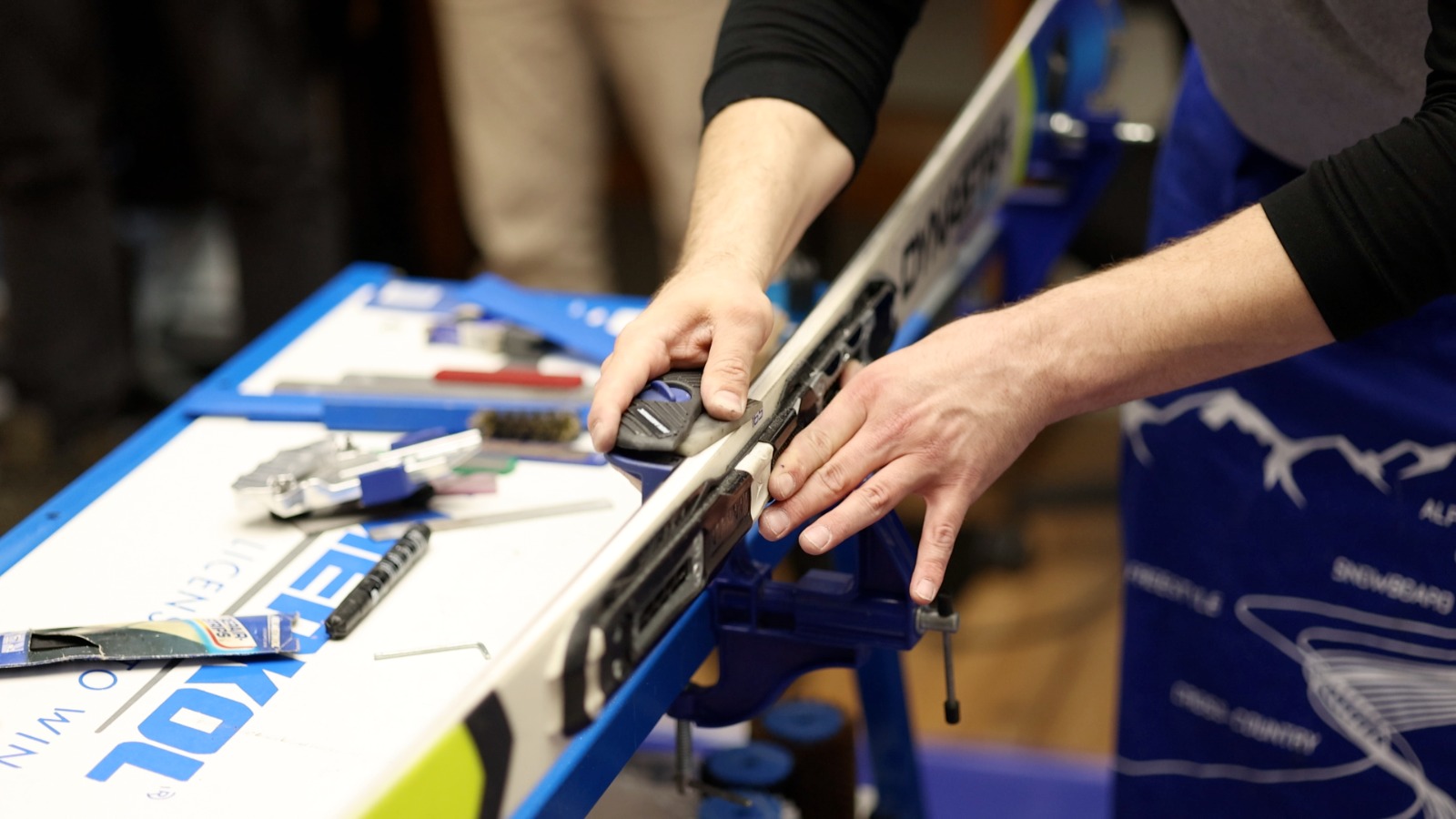 Kanten slijpen met Holmenkol kantenslijper